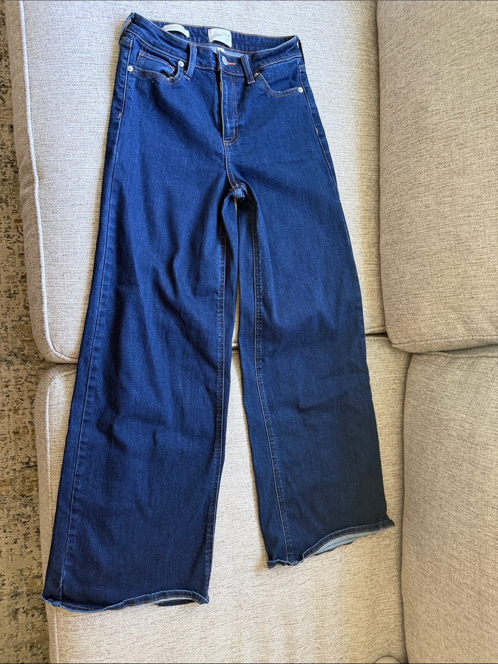 Universal Thread Wide-Leg Jeans in Dark Blue Wash